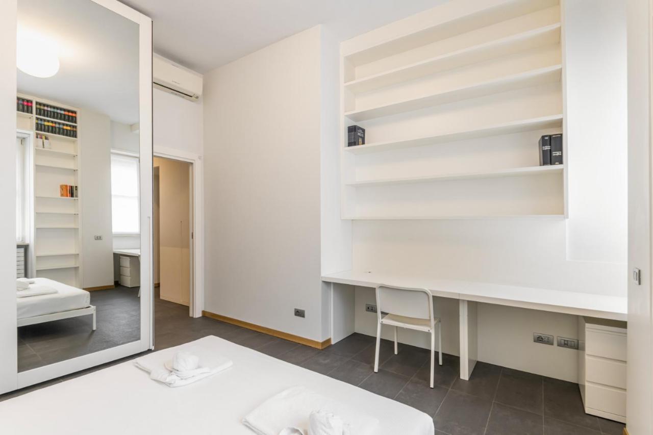 Ferienwohnung Easylife - Elegante Dimora Due Passi Dal Duomo Mailand Exterior foto